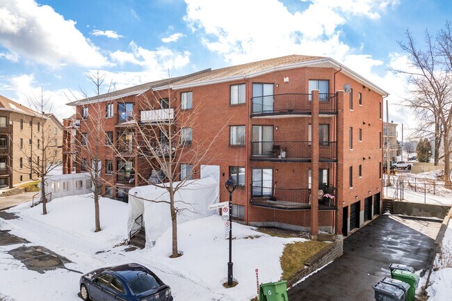 7610 Suzanne-Giroux St in Montréal, QC - Building Photo - Building Photo