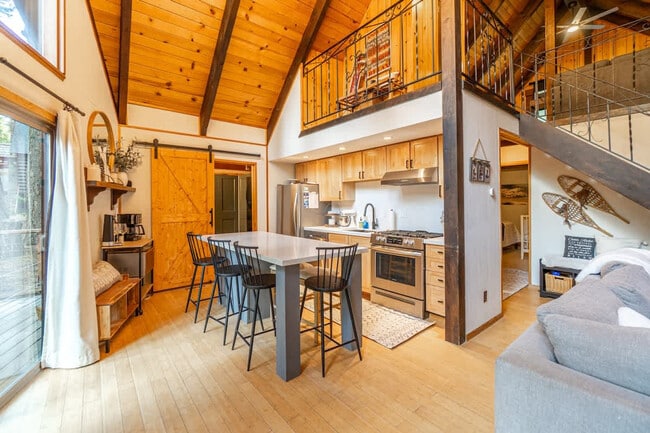 300 Tomahawk Ave in Tahoma, CA - Building Photo - Building Photo