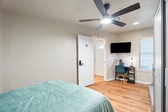 4719 S Lakewood Ave in Tulsa, OK - Foto de edificio - Building Photo