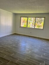 6940 Miami Gardens Dr in Hialeah, FL - Building Photo - Building Photo