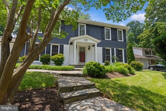 1910 Miracle Ln in Falls Church, VA - Building Photo - Building Photo