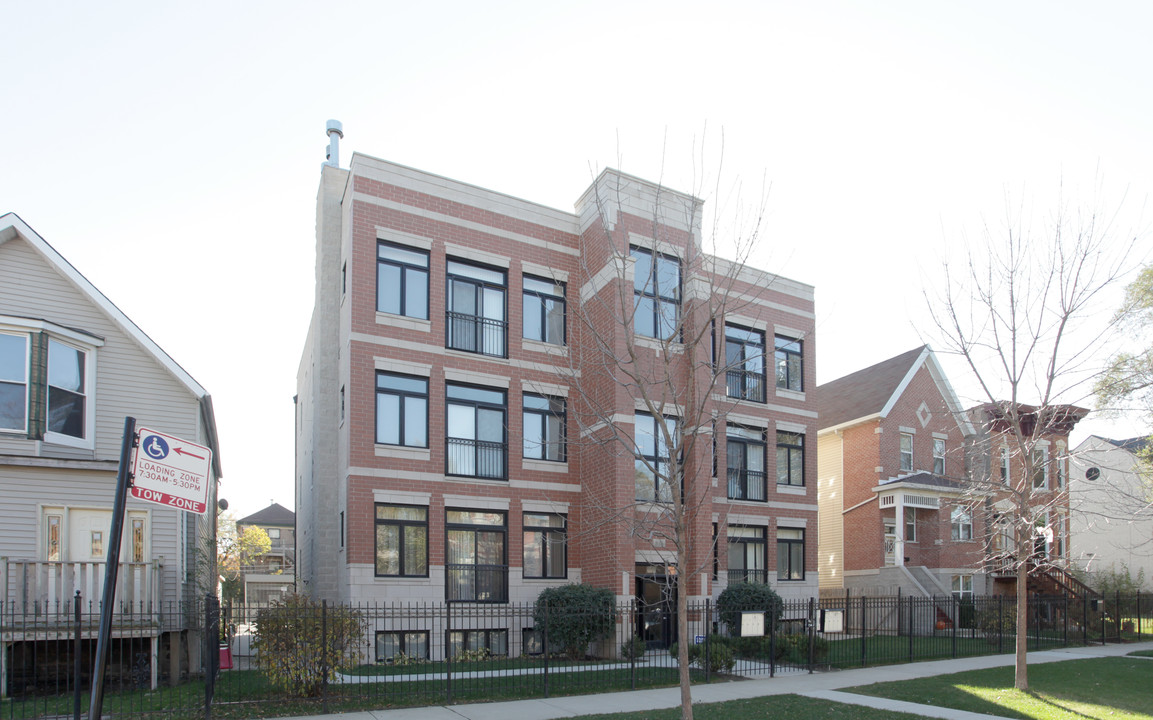 633 E Bowen Ave in Chicago, IL - Foto de edificio