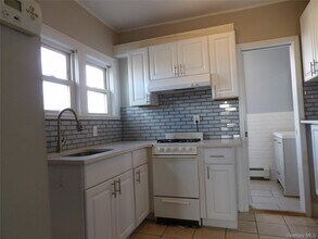 170 N Wellwood Ave in Lindenhurst, NY - Foto de edificio - Building Photo