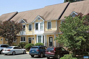 113 Melbourne Park Circle in Charlottesville, VA - Building Photo