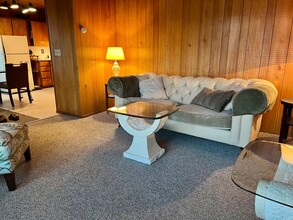 3916 E Turnagain Blvd in Anchorage, AK - Foto de edificio - Building Photo