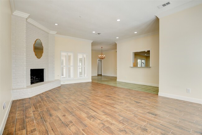 property at 15 Bendwood Dr