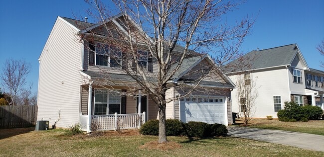 5509 Oak Gate Dr in Greensboro, NC - Building Photo - Building Photo