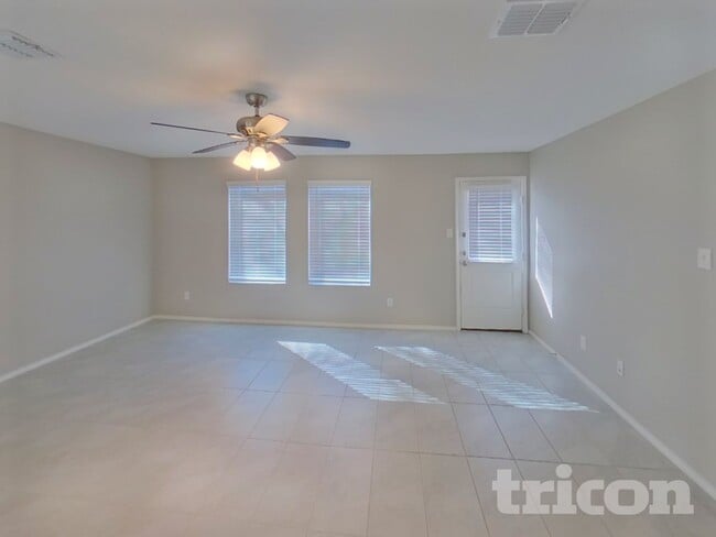 1732 Clairborne Ct in Oak Point, TX - Foto de edificio - Building Photo