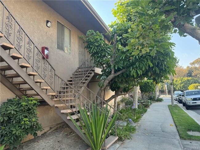 2331 Lillyvale Ave in Los Angeles, CA - Building Photo - Building Photo