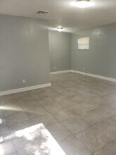 9406 N Mulberry St in Tampa, FL - Building Photo - Building Photo