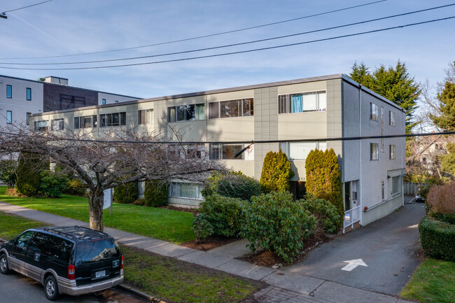 Park Blvd Apartments in Victoria, BC - Building Photo - Building Photo