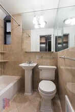326 E 35th St, Unit 21 in New York, NY - Building Photo - Building Photo