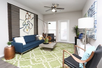 Biltmore At The Park in Pflugerville, TX - Building Photo - Interior Photo
