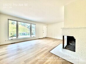 18070 7th Ave NE in Shoreline, WA - Building Photo - Building Photo