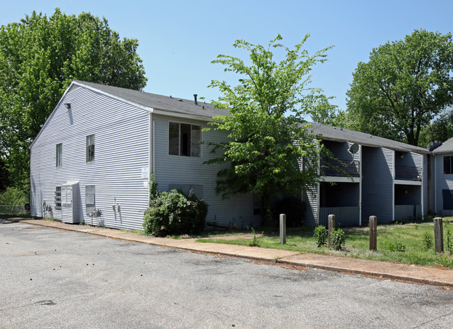 Lakeside Estate Apartments in Memphis, TN - Building Photo - Building Photo