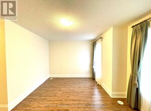5-TH5 Oakburn Crescent in Toronto, ON - Building Photo - Building Photo