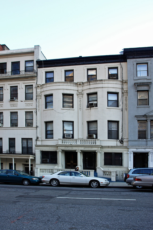 259-261 W 70th St in New York, NY - Building Photo - Building Photo