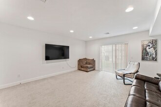 403 Copper Square Dr in Bethel, CT - Building Photo - Building Photo
