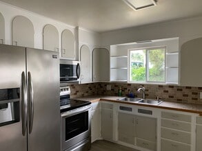 1642 NW Almond Ave in Roseburg, OR - Building Photo - Building Photo