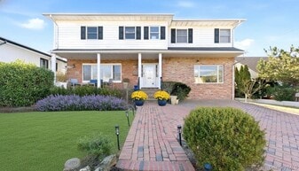 1495 Bay Blvd in Atlantic Beach, NY - Building Photo