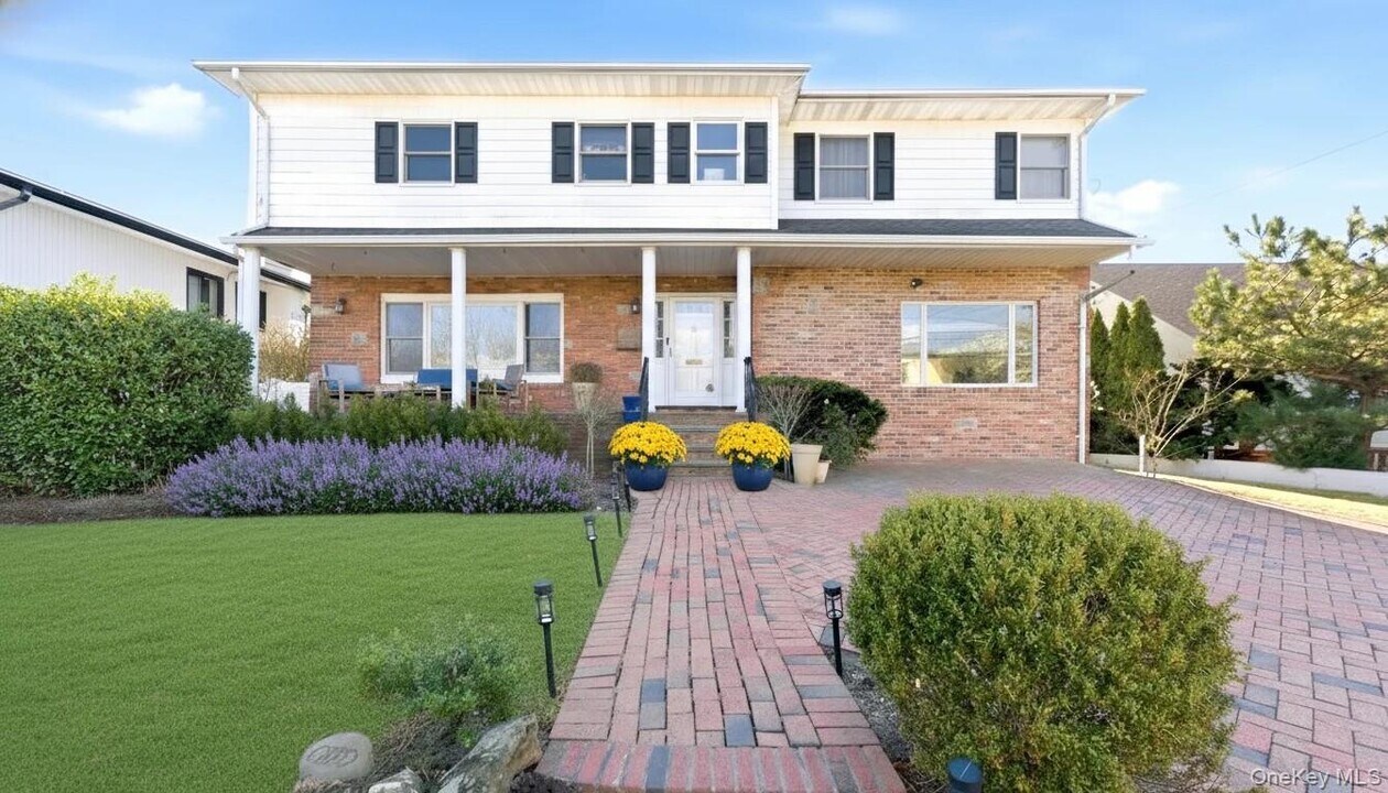 1495 Bay Blvd in Atlantic Beach, NY - Building Photo