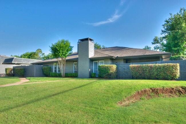 property at 2901 Rosewood Ln