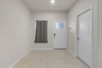 110 Turner St in Conroe, TX - Building Photo - Building Photo