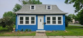 245 Monroe St SE in Hutchinson, MN - Building Photo