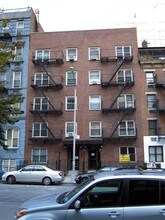 333 E 33rd St in New York, NY - Building Photo - Building Photo