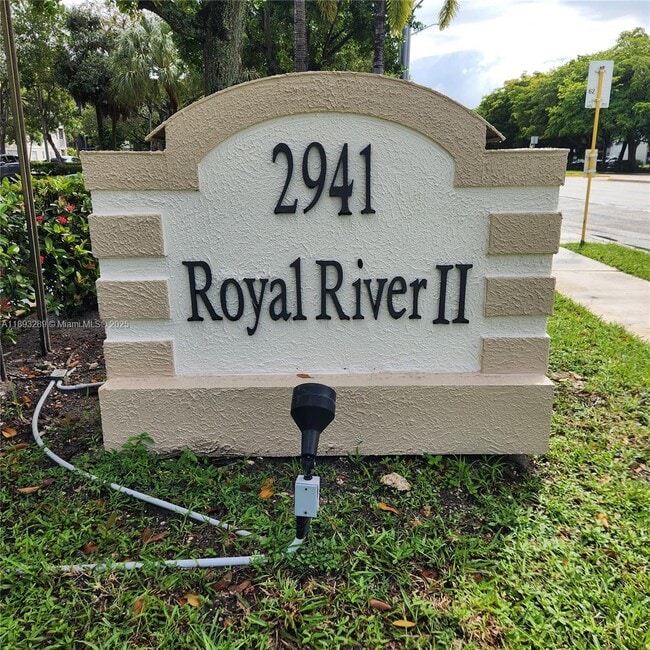 2941 Riverside Dr in Coral Springs, FL - Building Photo - Building Photo