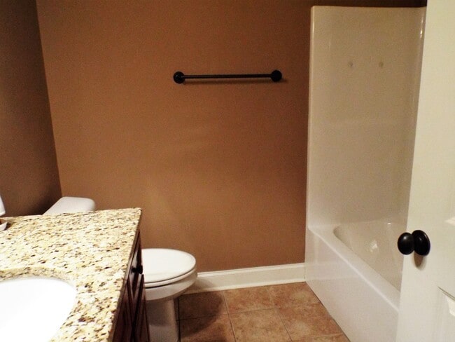 1712 Stonebriar Dr NE in Cleveland, TN - Building Photo - Building Photo