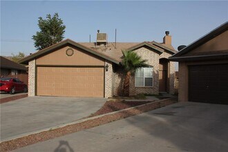 394 Brill Cir in Horizon City, TX - Building Photo - Building Photo