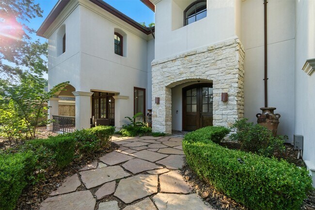 5105 Pocahontas St in Bellaire, TX - Building Photo - Building Photo