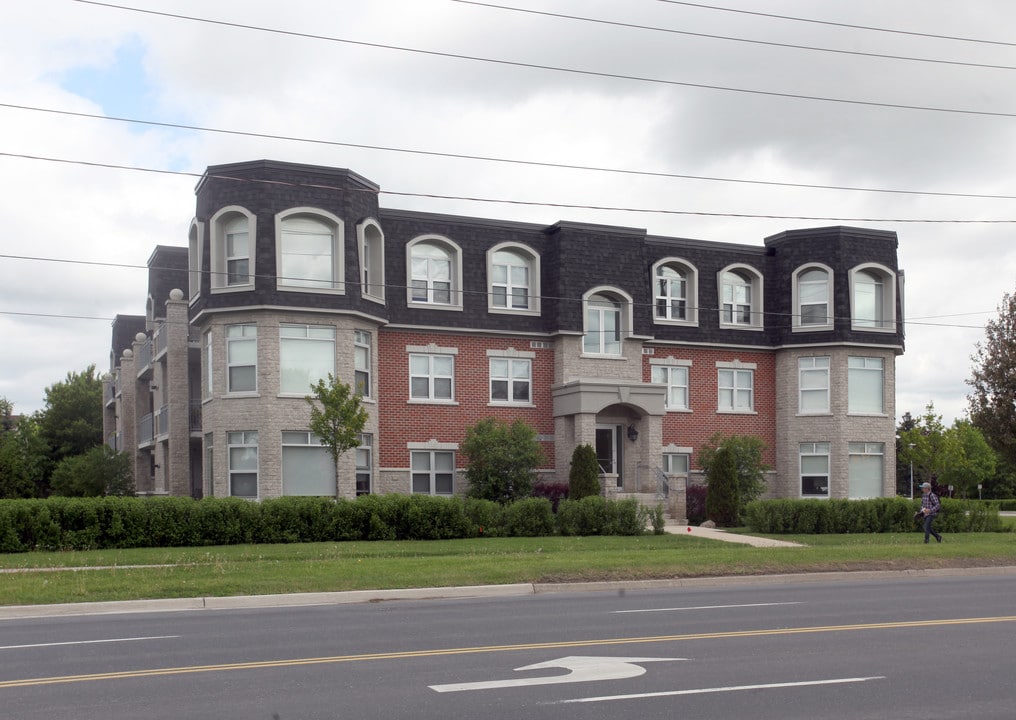 10 Ashton Rd in Newmarket, ON - Building Photo