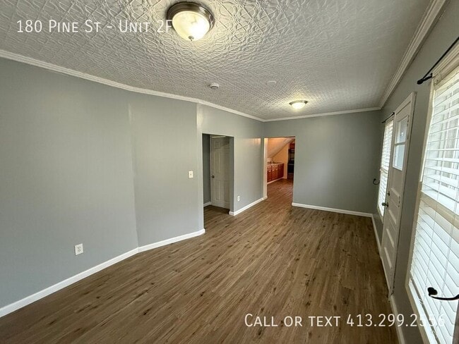 180 Pine St in Holyoke, MA - Building Photo - Building Photo