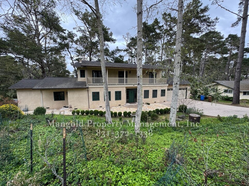 1 Wright Pl in Monterey, CA - Building Photo