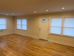 549 E Chester St in Long Beach, NY - Building Photo - Building Photo