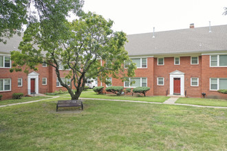 Washburn South in Topeka, KS - Building Photo - Building Photo