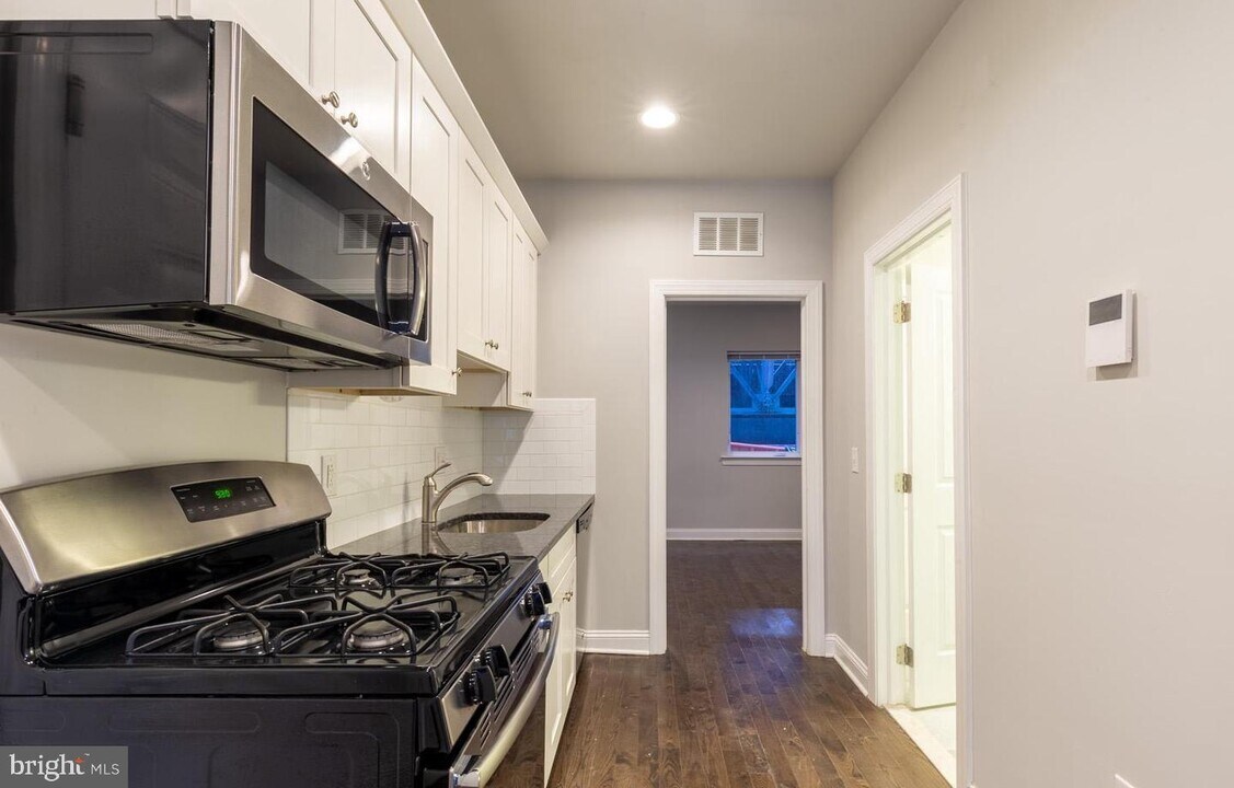 1214 N Front St Photo