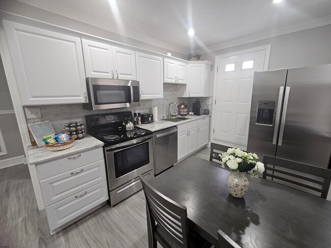 property at 4009 Ventnor Ave