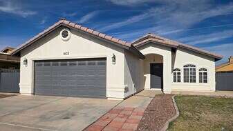 1602 San Francisco St in San Luis, AZ - Building Photo