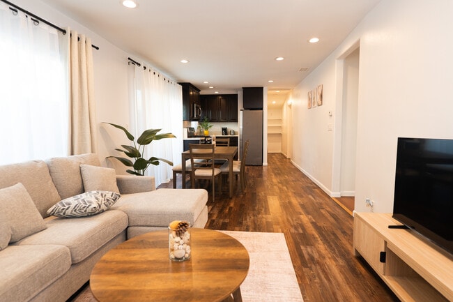 940 S Bernal Ave in Los Angeles, CA - Building Photo - Building Photo