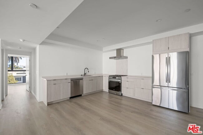 3755 S Canfield Ave in Los Angeles, CA - Building Photo - Building Photo