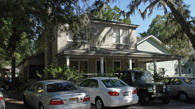 1614 NW 3rd Pl in Gainesville, FL - Foto de edificio - Building Photo