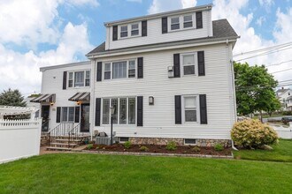 25 Highland St in Woburn, MA - Foto de edificio - Building Photo