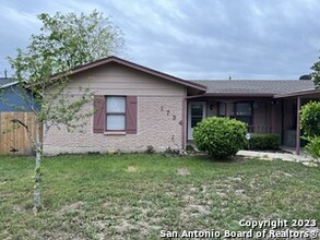 1734 Point W in San Antonio, TX - Building Photo - Building Photo