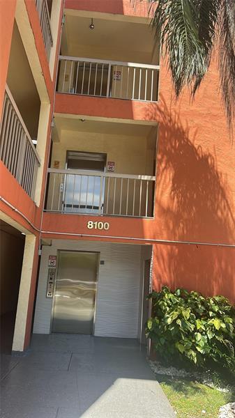 8100 Geneva Ct in Doral, FL - Building Photo - Building Photo