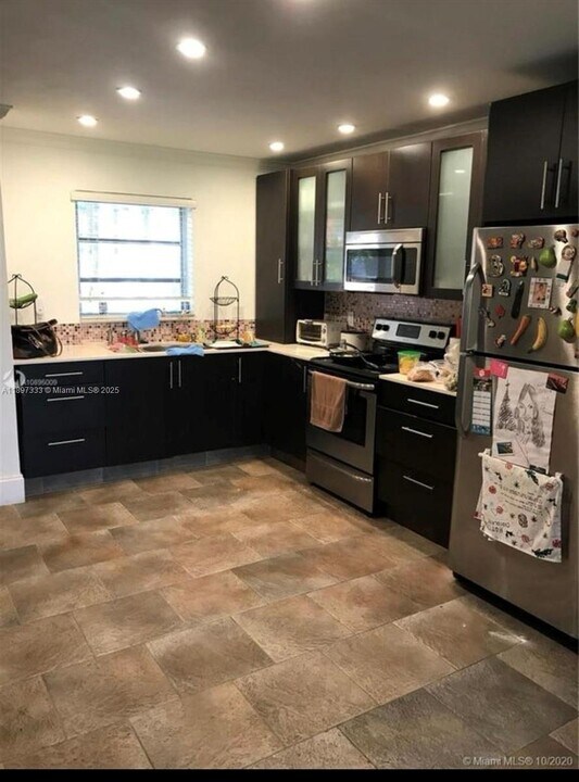 7344 SW 82nd St in Miami, FL - Building Photo