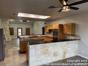 998 Abbott Rd in Saint Hedwig, TX - Building Photo - Building Photo