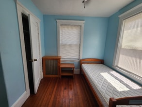 44 Woodbine St in Quincy, MA - Building Photo - Building Photo